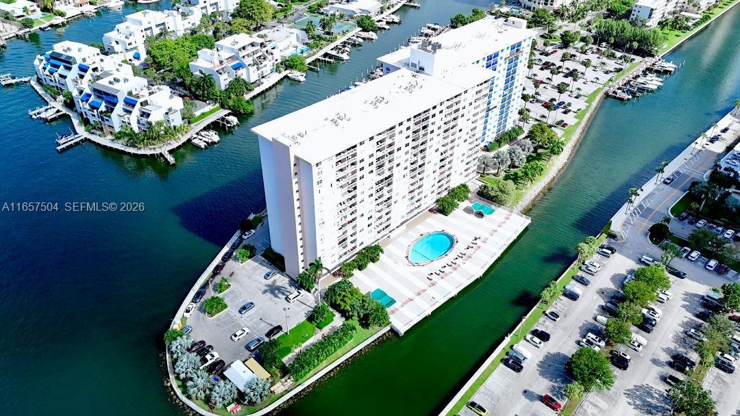 400 Kings Point Drive