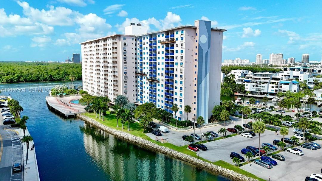 400 Kings Point Drive