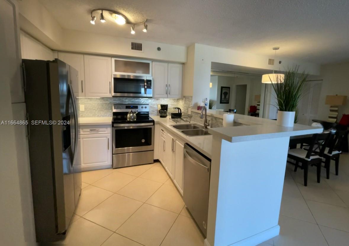 19601 E Country Club Drive