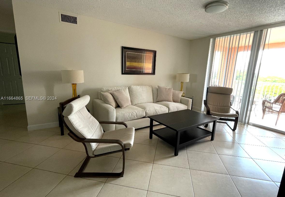 19601 E Country Club Drive