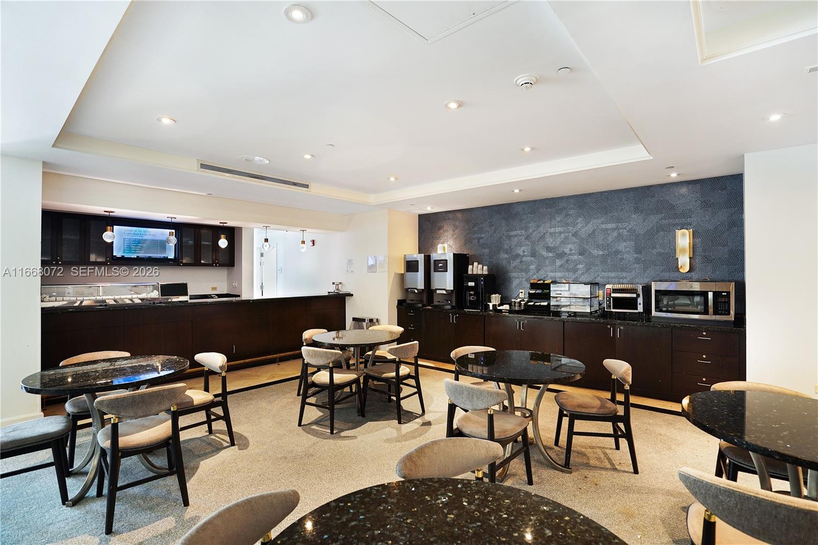 4391 Collins Avenue gallery image #42