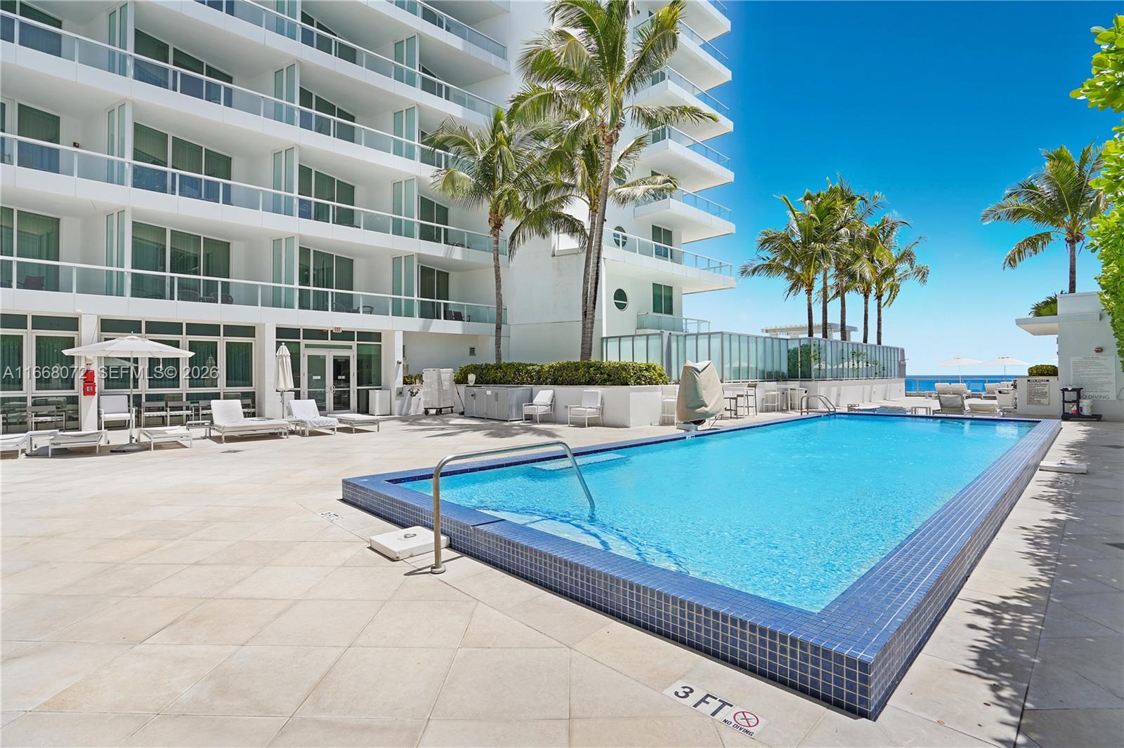4391 Collins Avenue gallery image #44