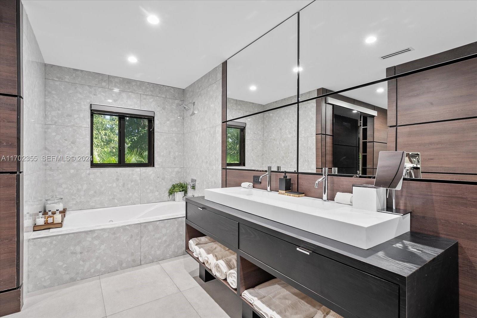 280 NE 156th Street