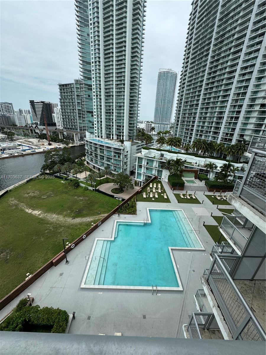 350 S Miami Avenue