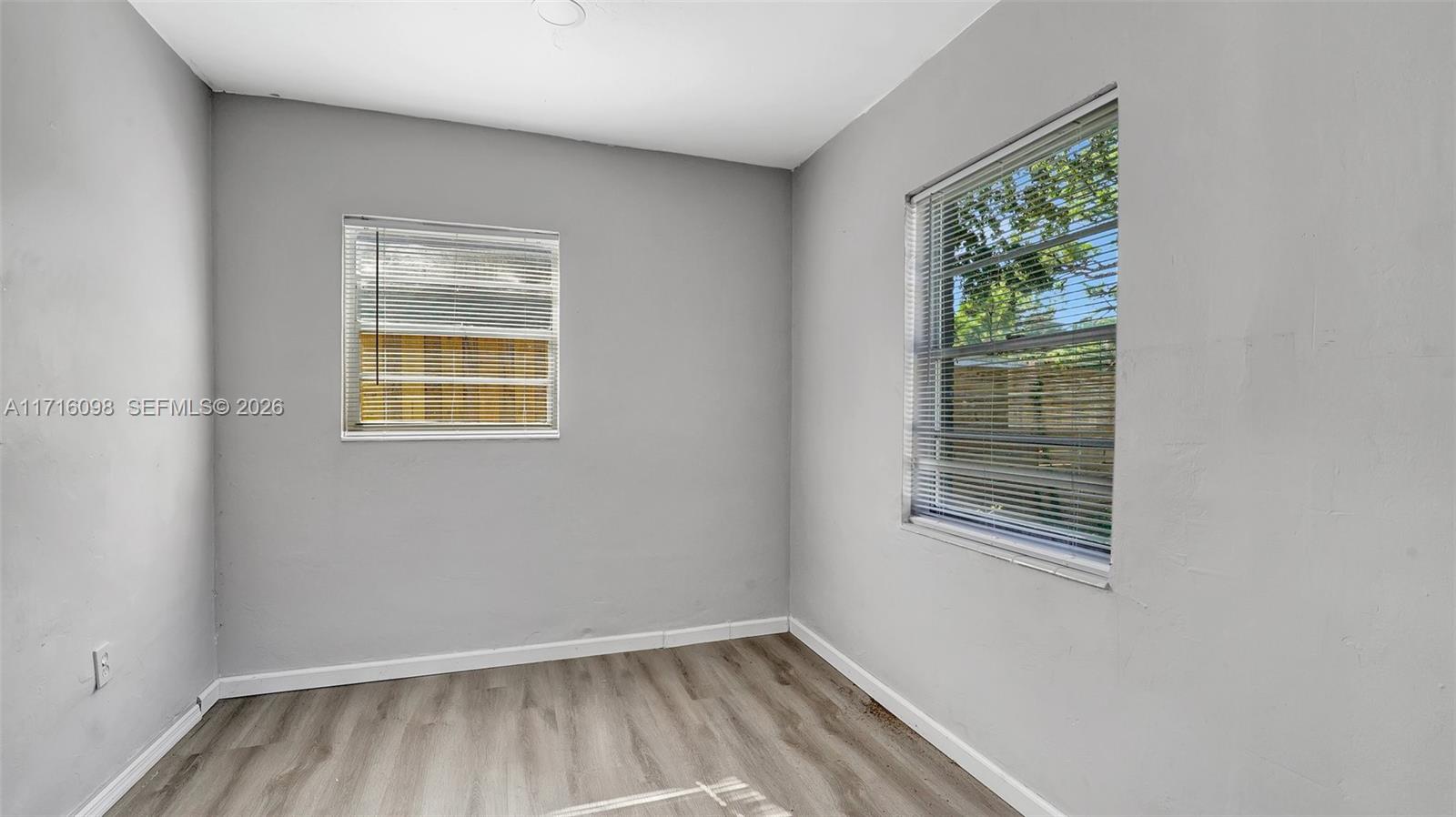1240 SW 32nd Avenue gallery image #16