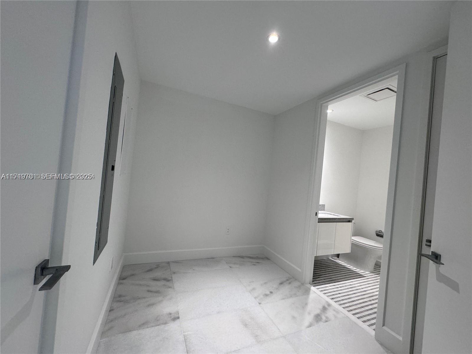 700 NE 26th Terrace
