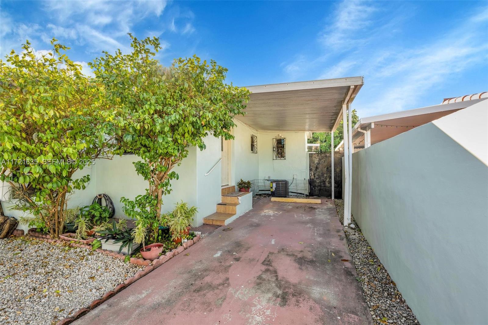 462 E 39th Street