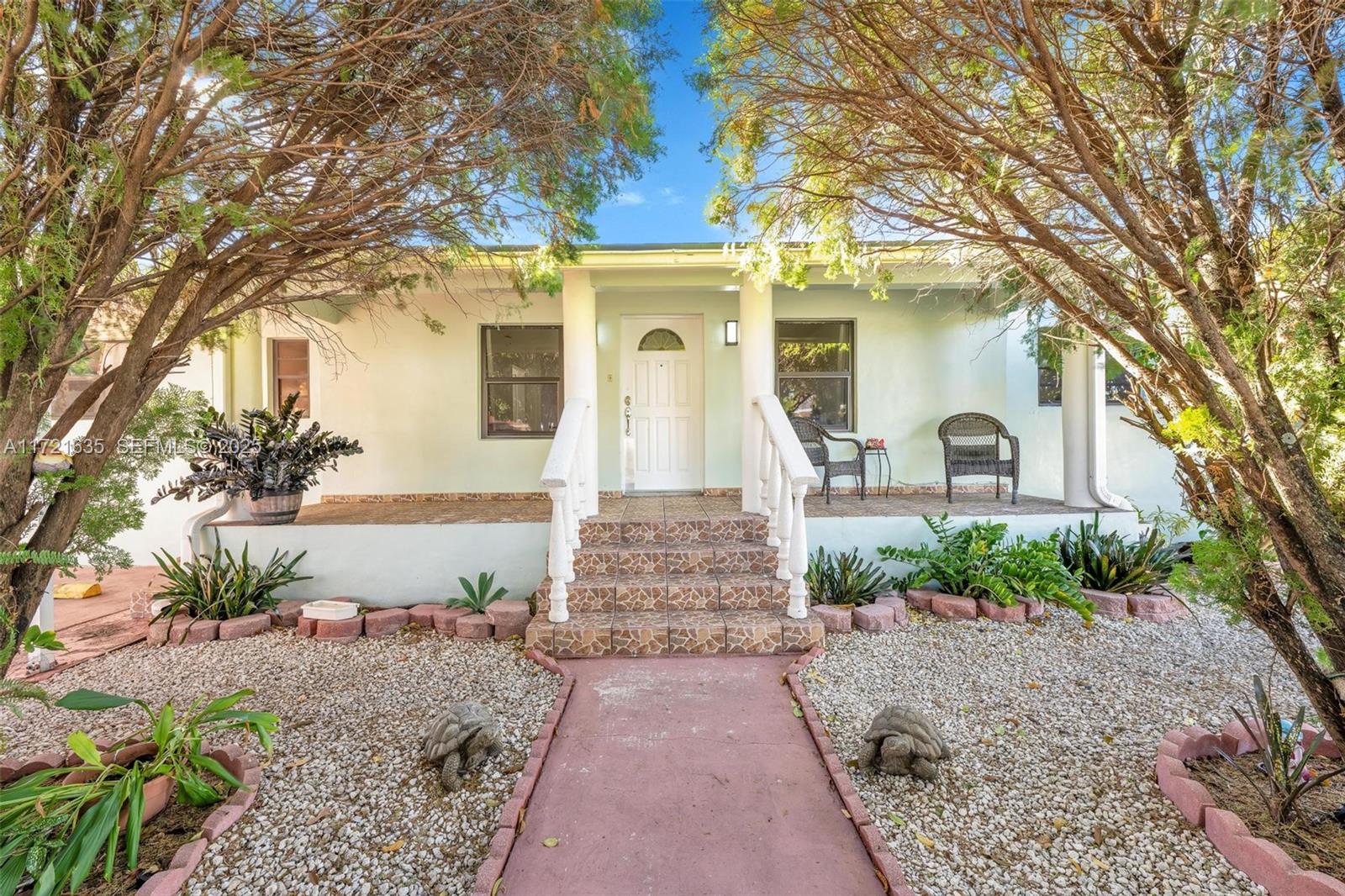 462 E 39th Street