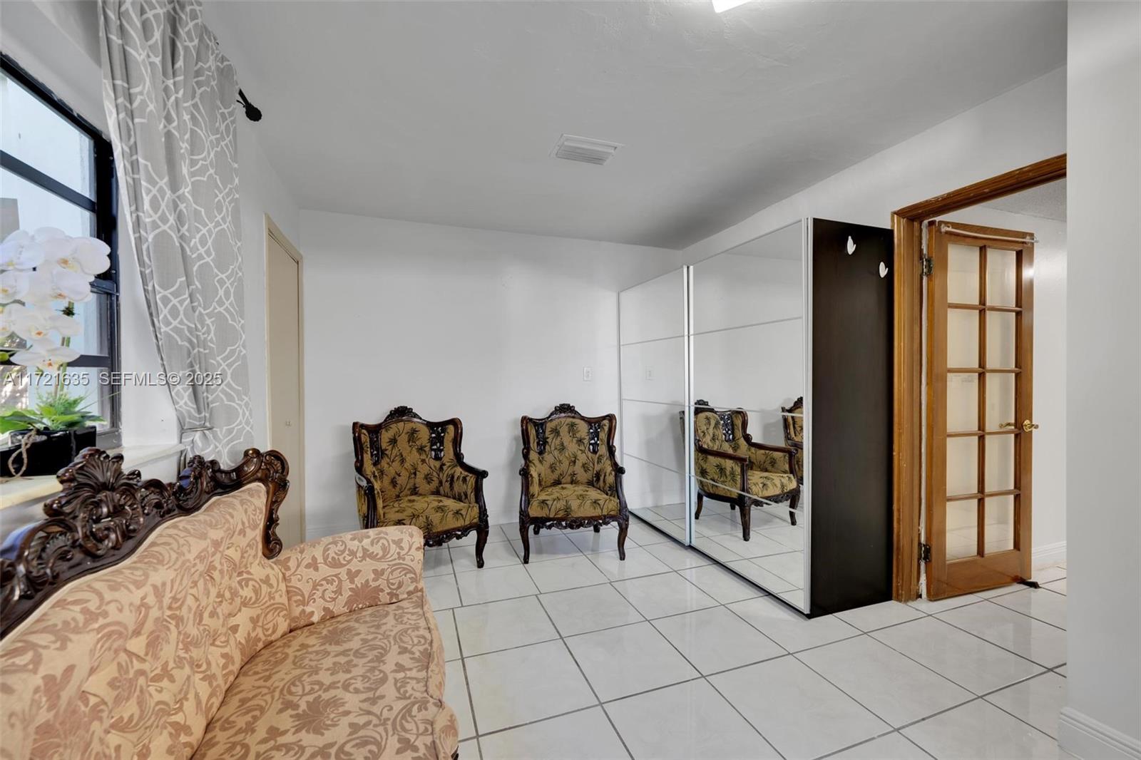 462 E 39th Street
