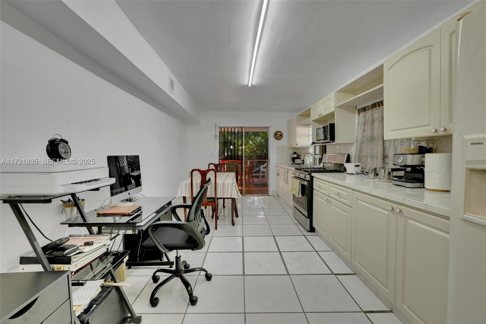 462 E 39th Street