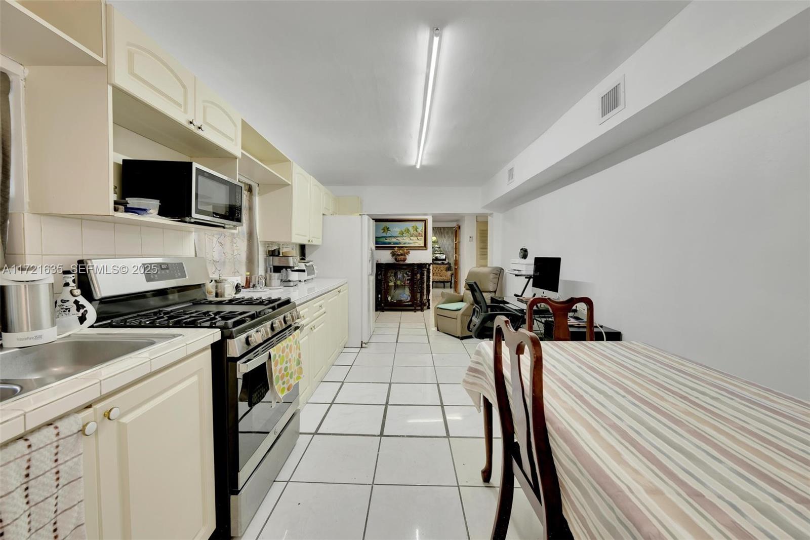 462 E 39th Street
