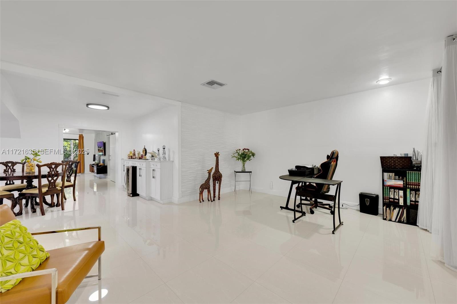 462 E 39th Street