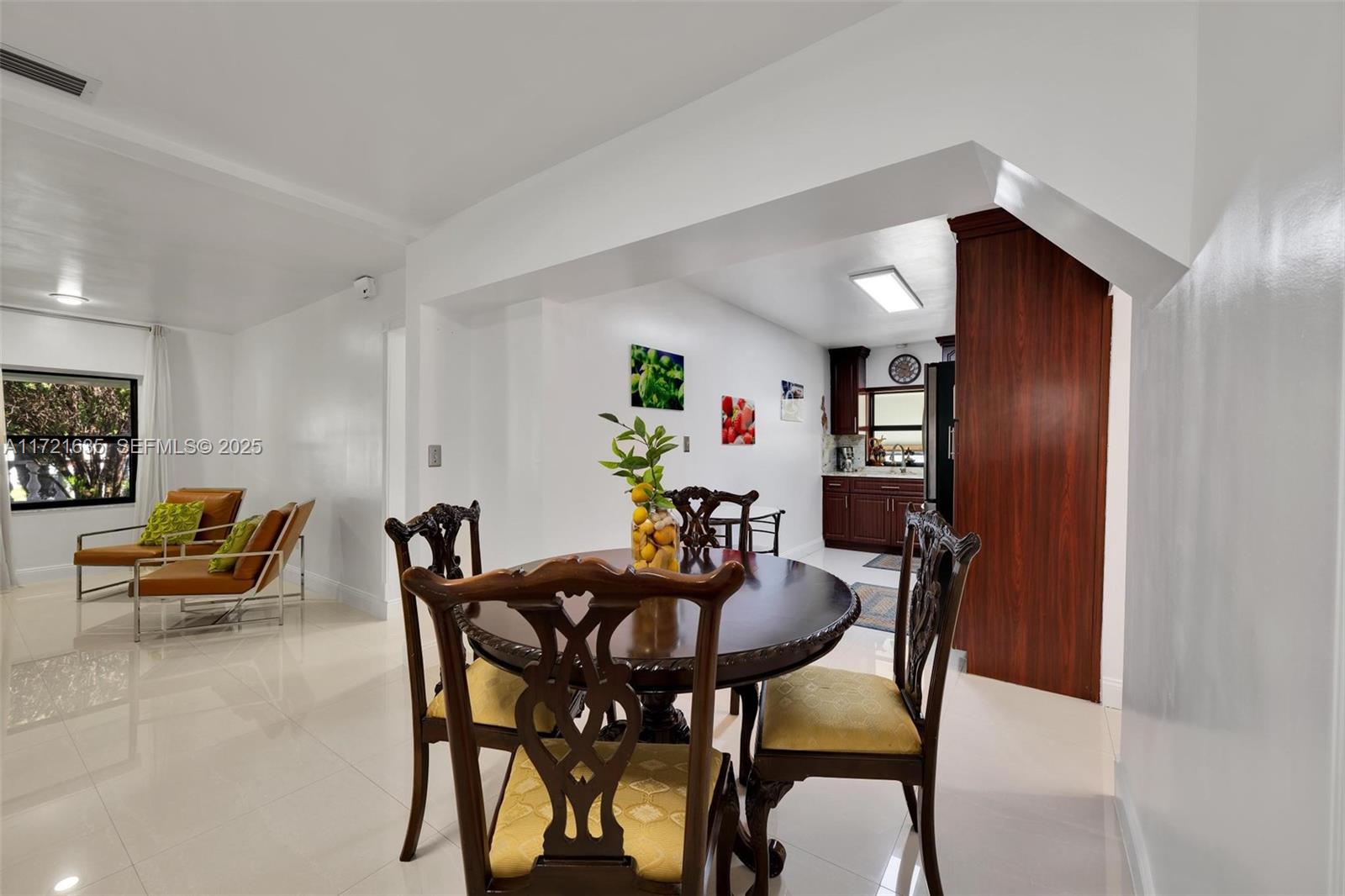 462 E 39th Street