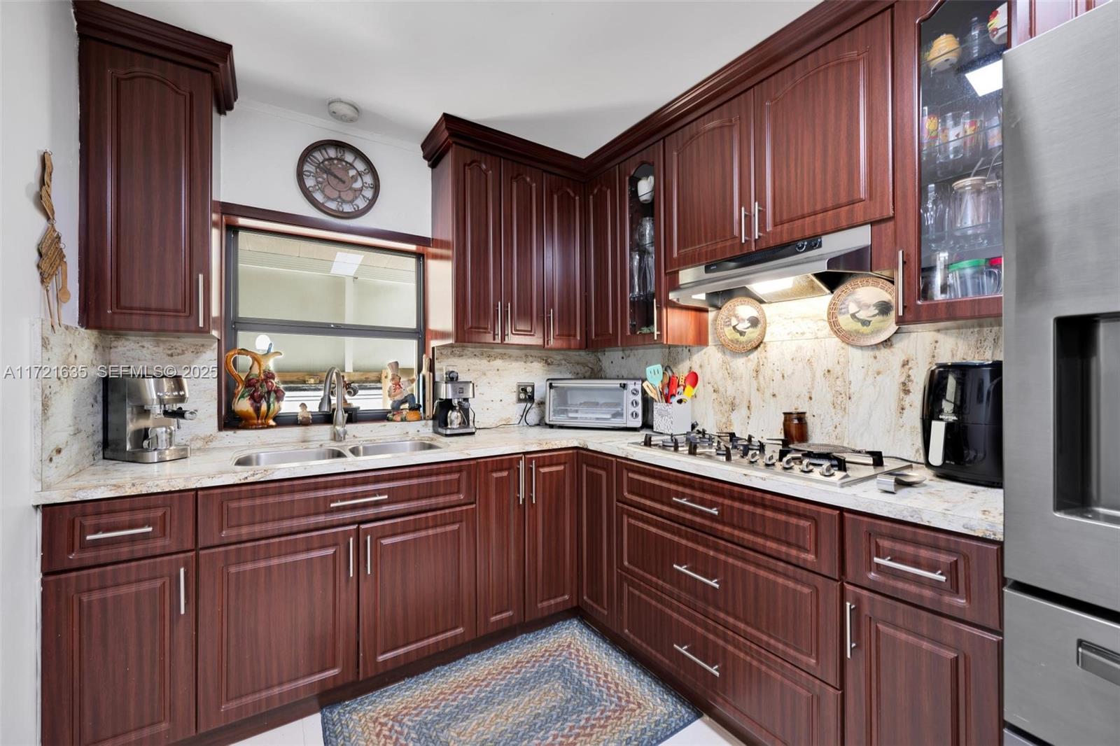 462 E 39th Street