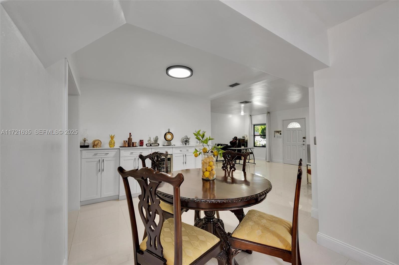 462 E 39th Street