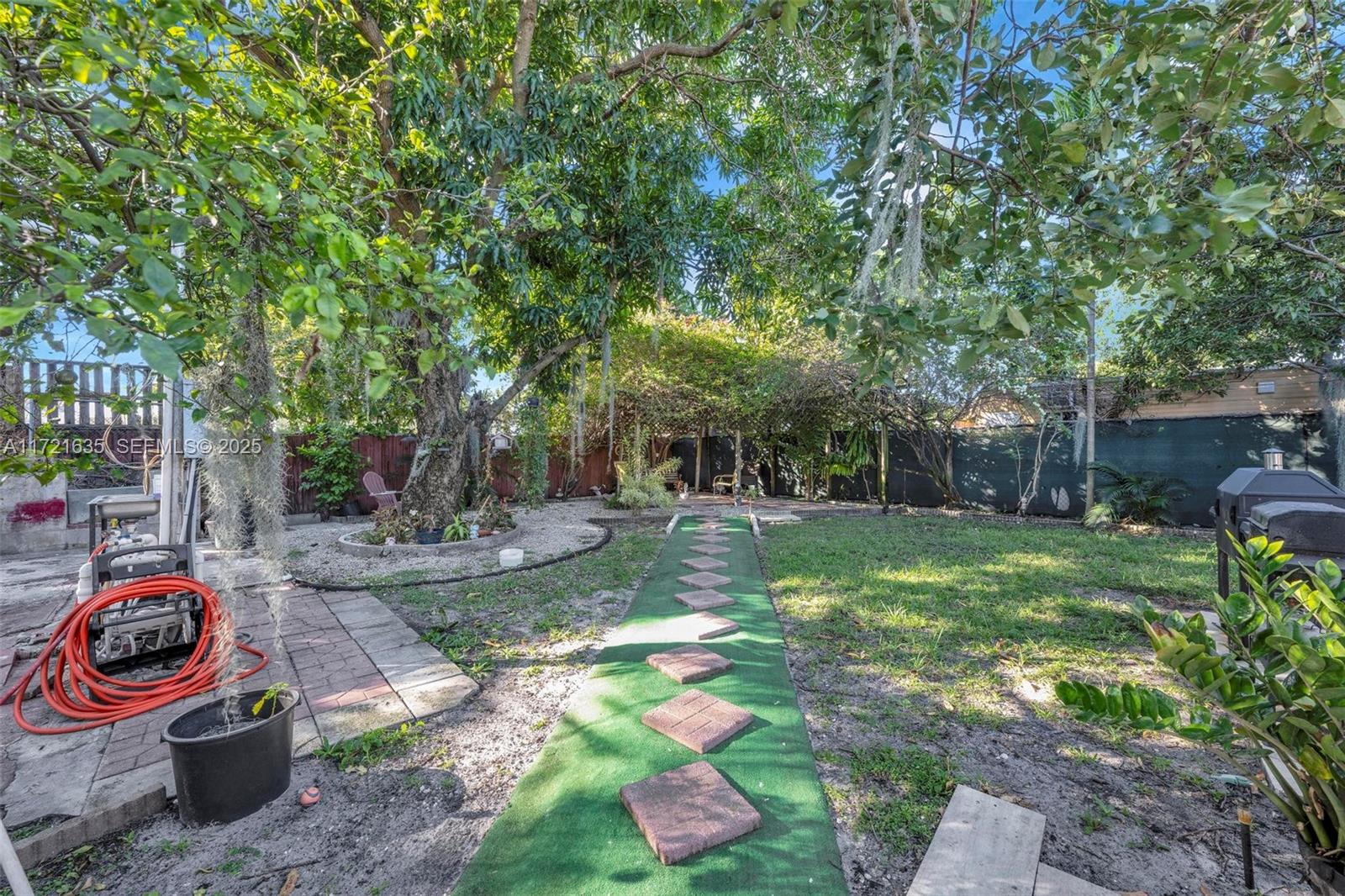 462 E 39th Street
