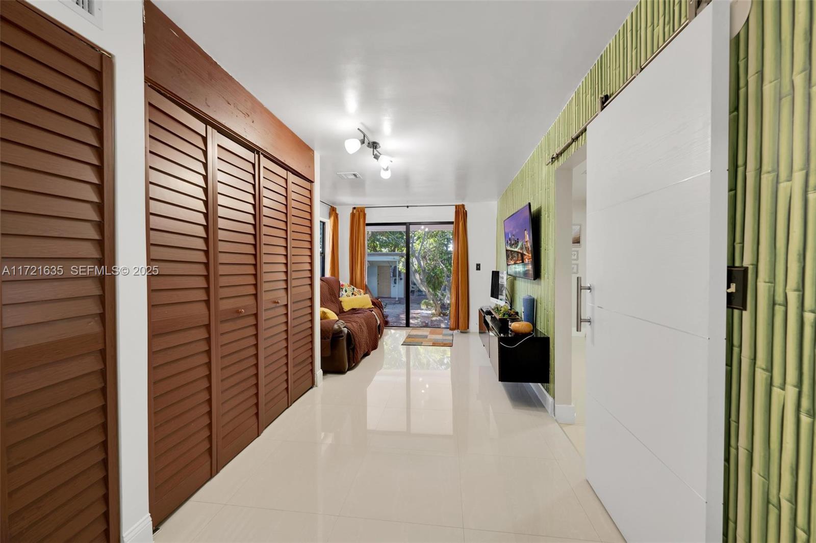 462 E 39th Street