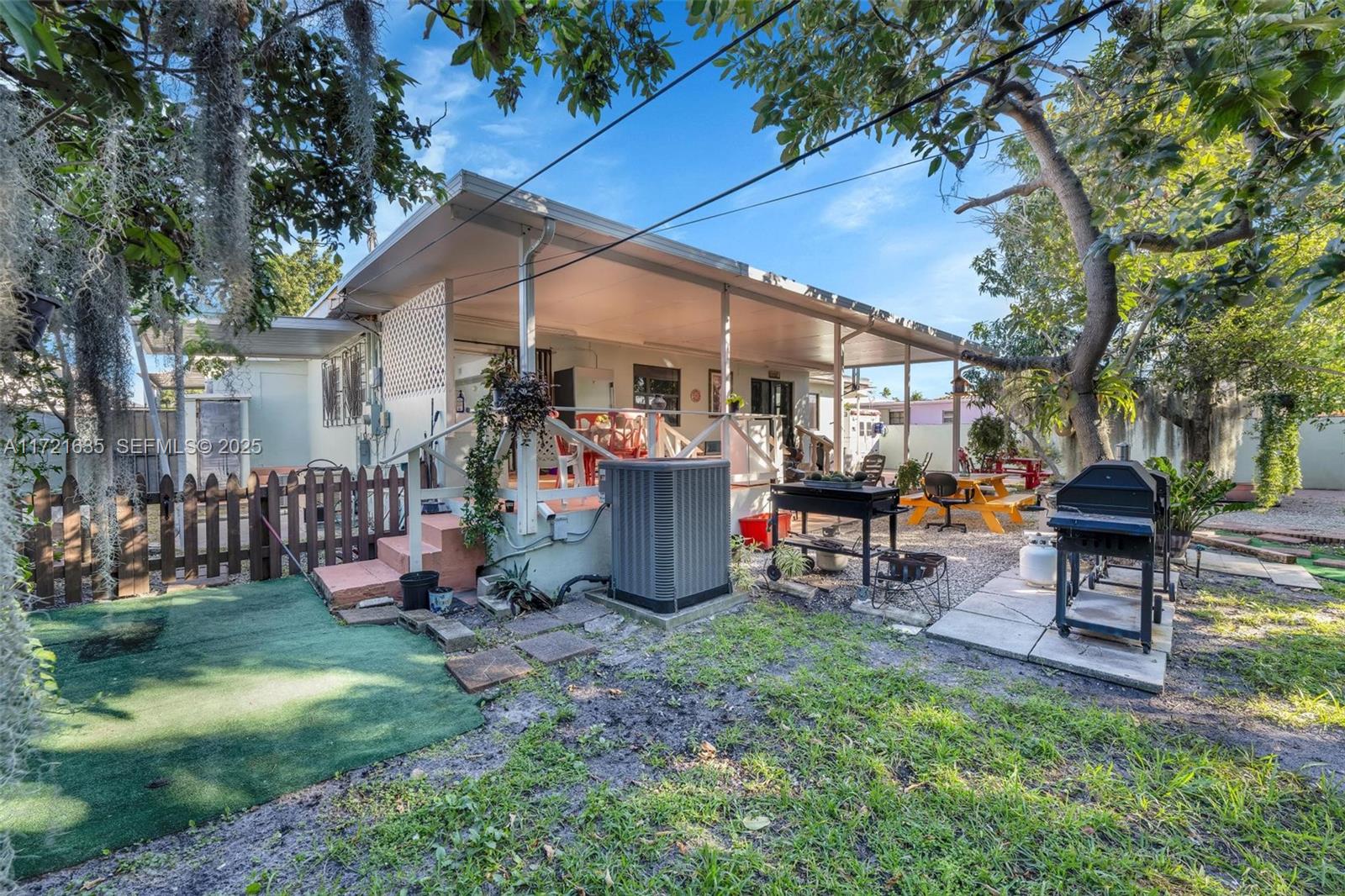 462 E 39th Street