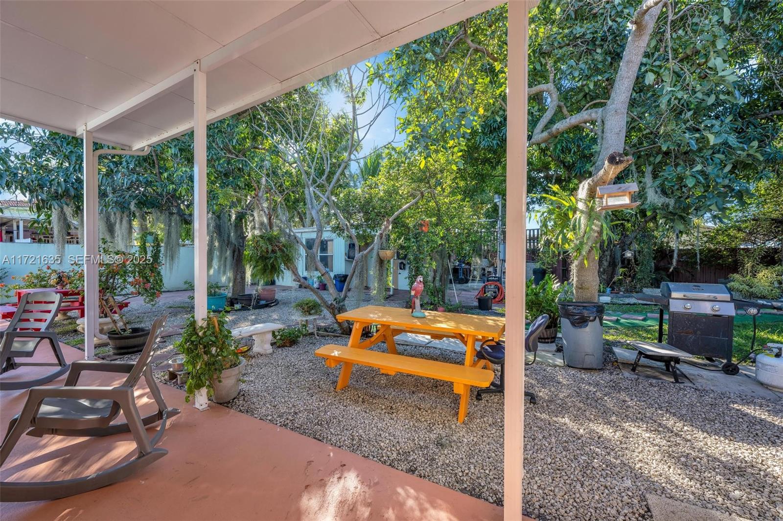 462 E 39th Street