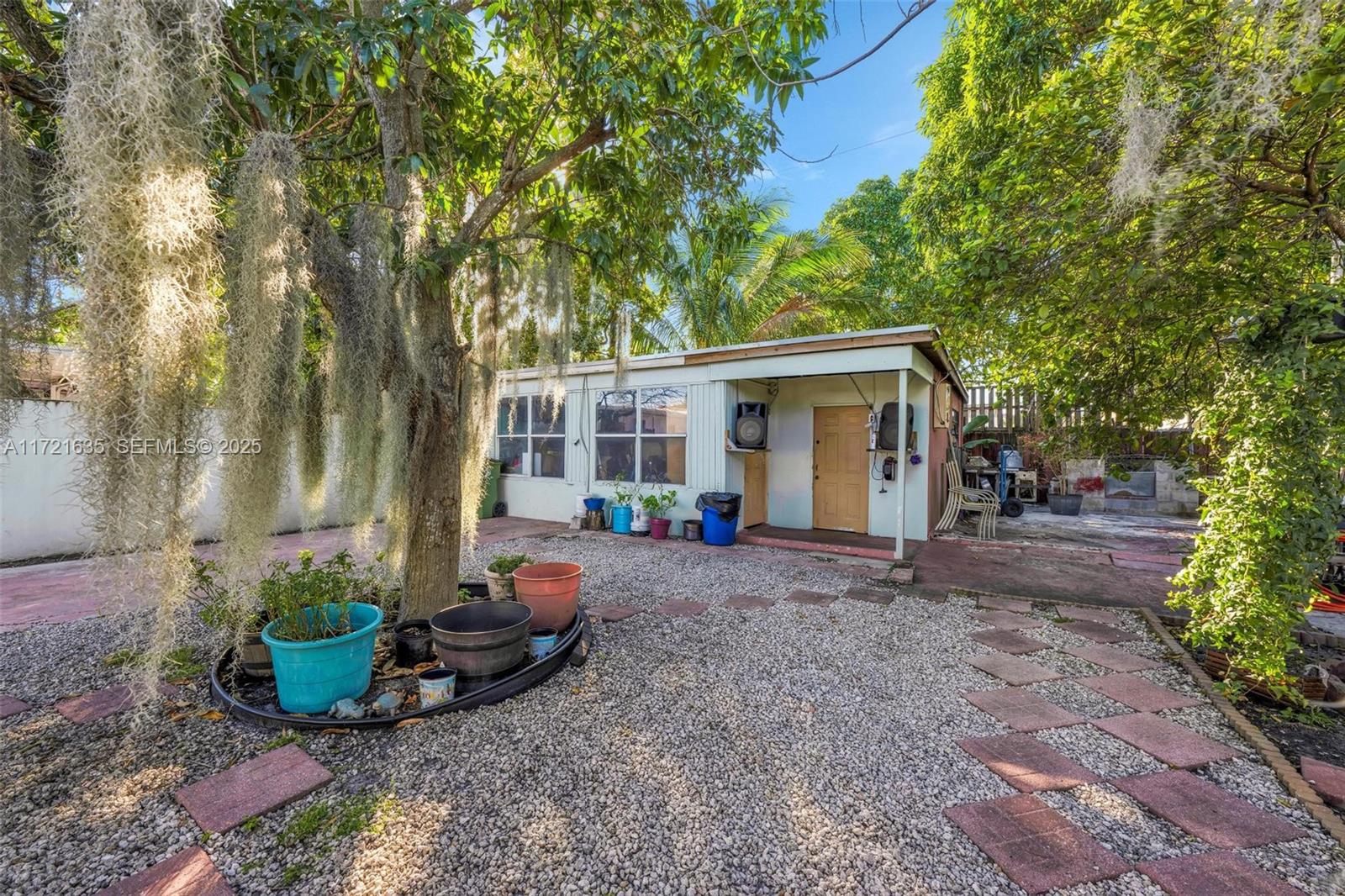 462 E 39th Street