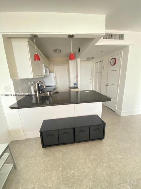 2899 Collins Avenue