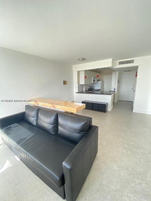 2899 Collins Avenue
