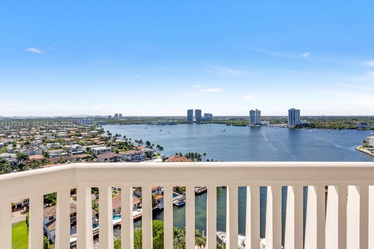 1000 Island Boulevard