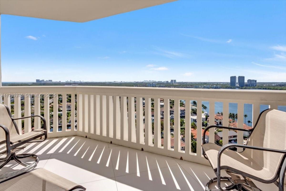 1000 Island Boulevard