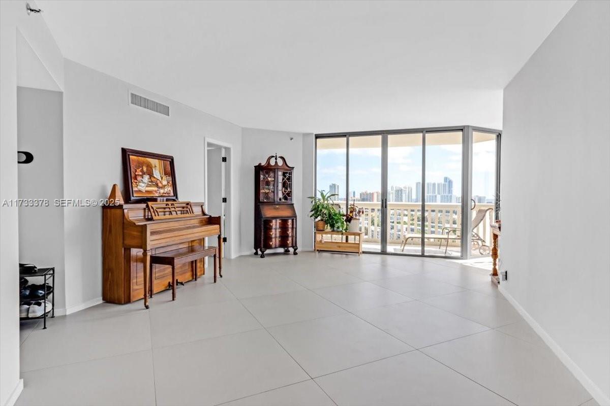 1000 Island Boulevard