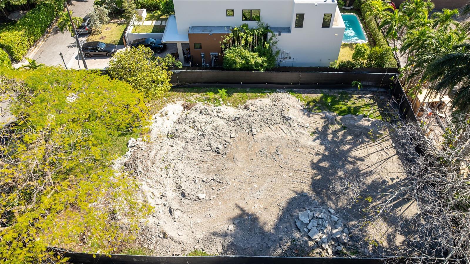 315 W San Marino Drive