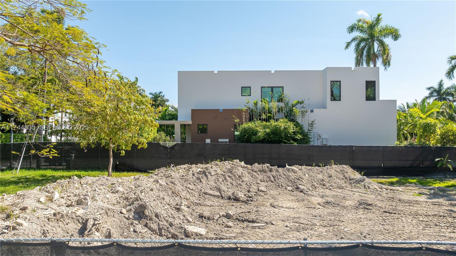 315 W San Marino Drive