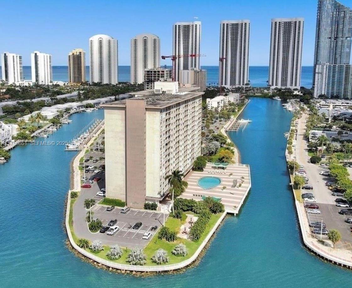400 Kings Point Drive