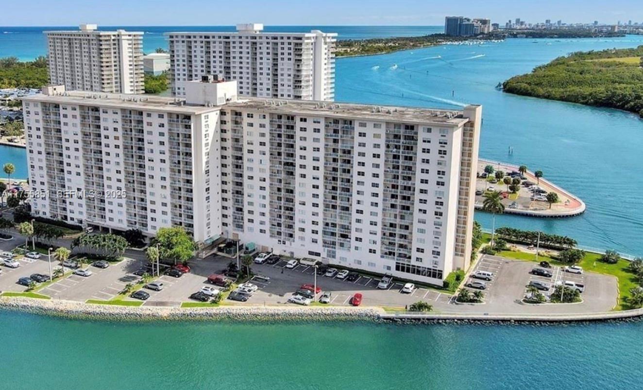 400 Kings Point Drive