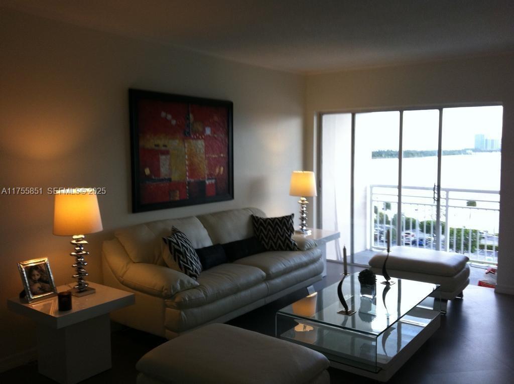 400 Kings Point Drive