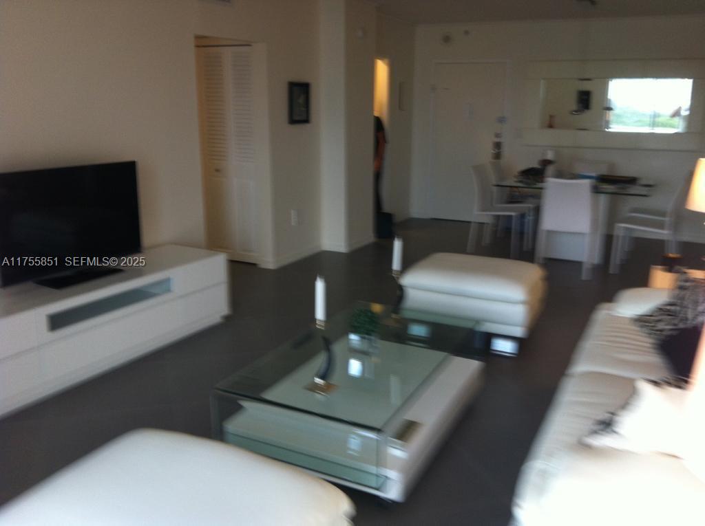 400 Kings Point Drive