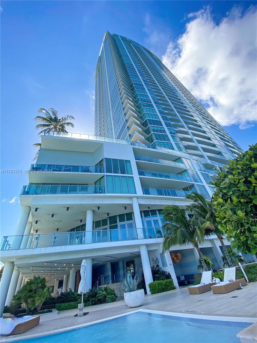2900 NE 7th Avenue