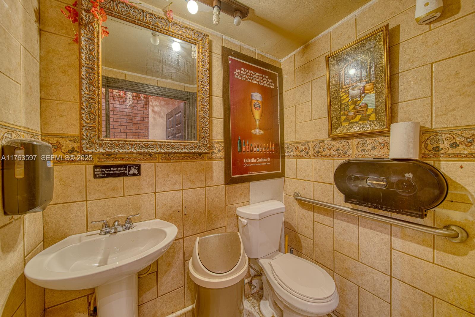 HIGHLY PROFITABLE Restaurant-bar For Sale On 8th st
