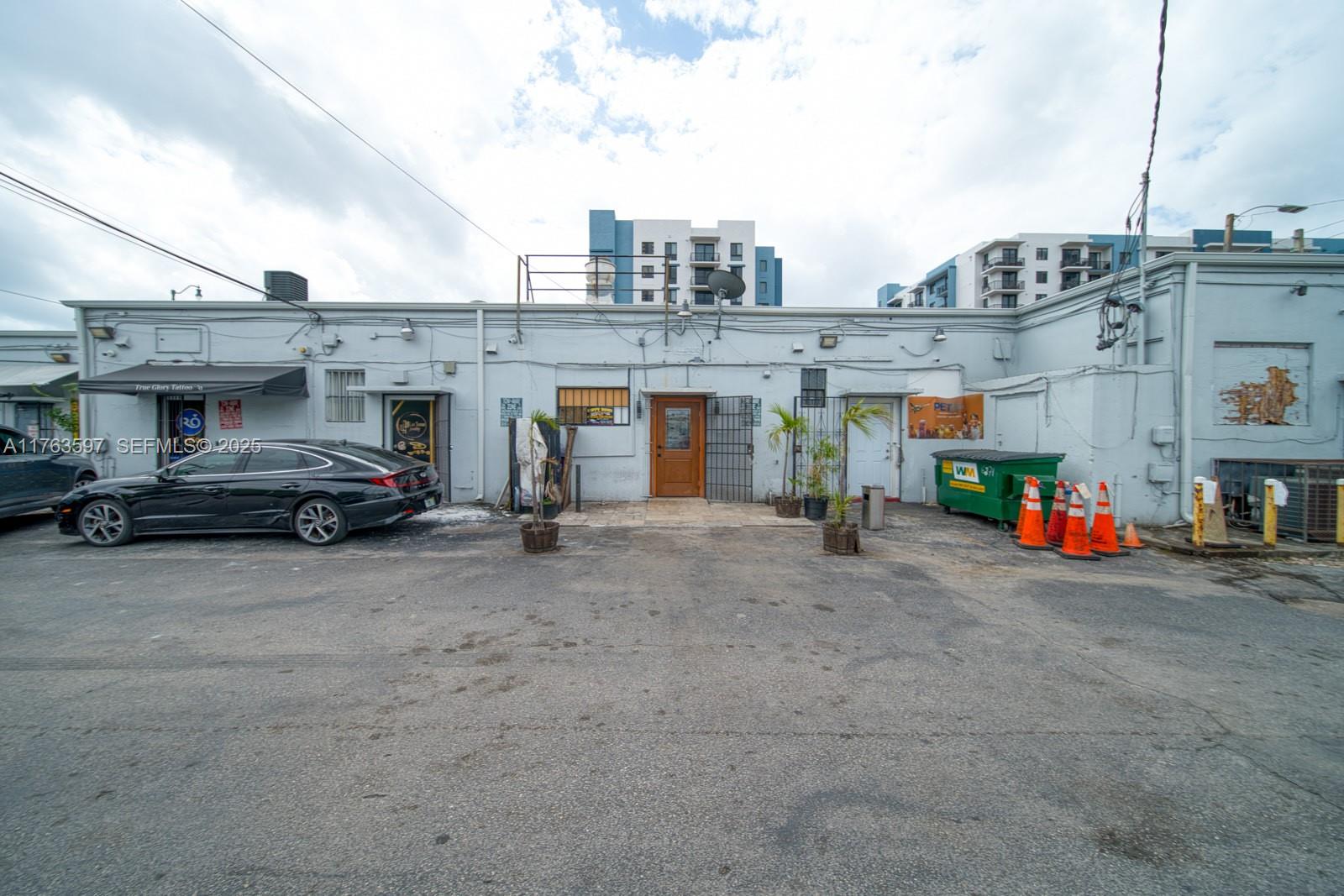 HIGHLY PROFITABLE Restaurant-bar For Sale On 8th st