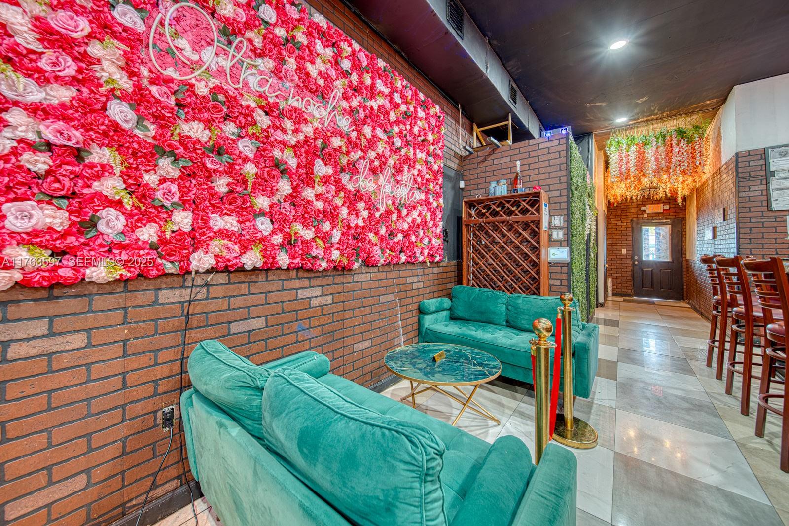 HIGHLY PROFITABLE Restaurant-bar For Sale On 8th st