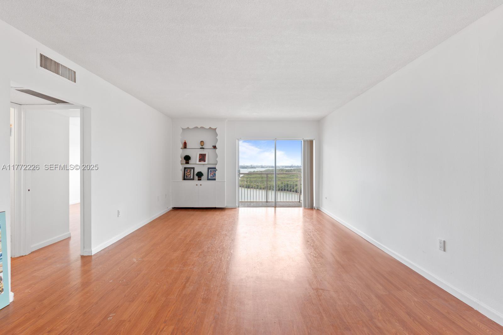 400 Kings Point Drive