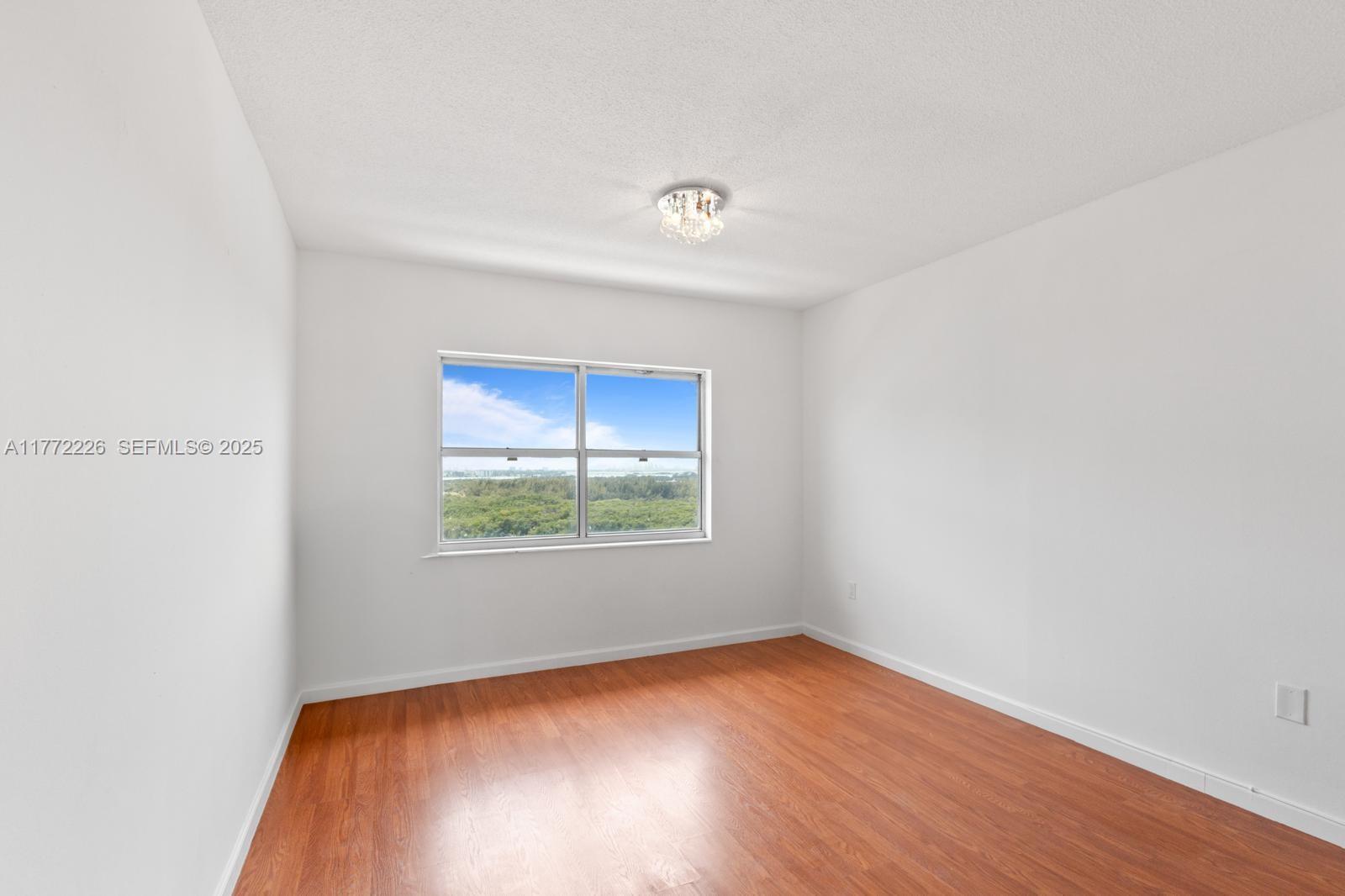 400 Kings Point Drive