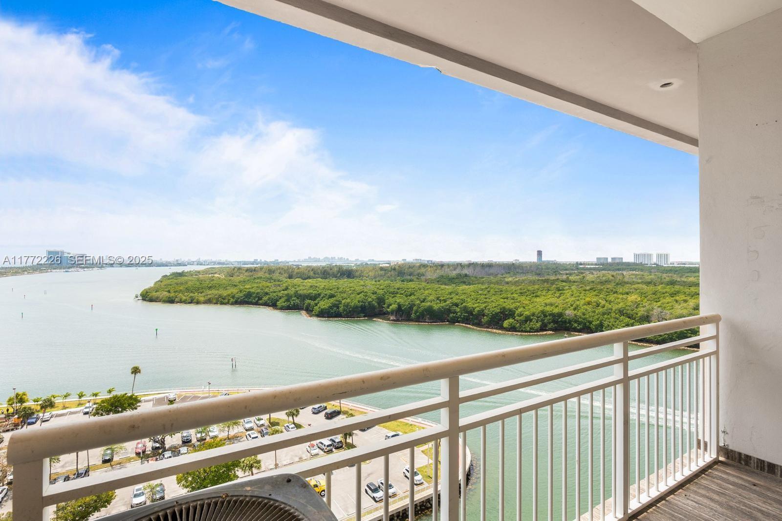 400 Kings Point Drive