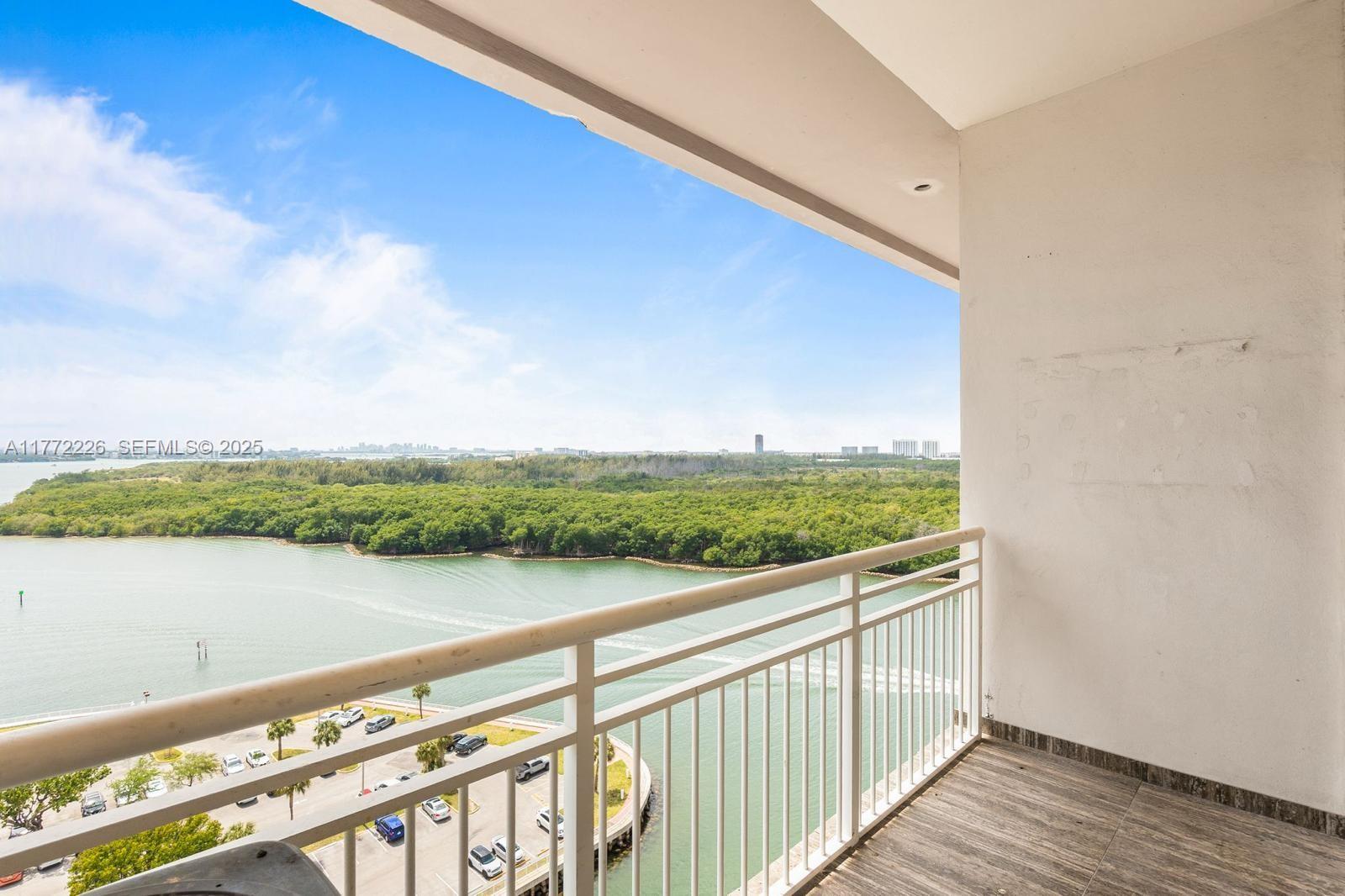 400 Kings Point Drive