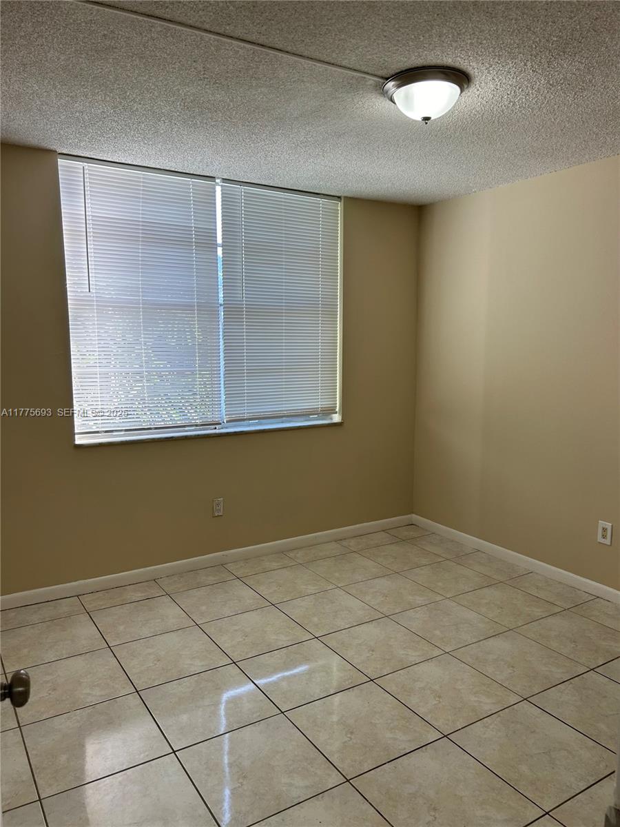 484 NW 165th St Road