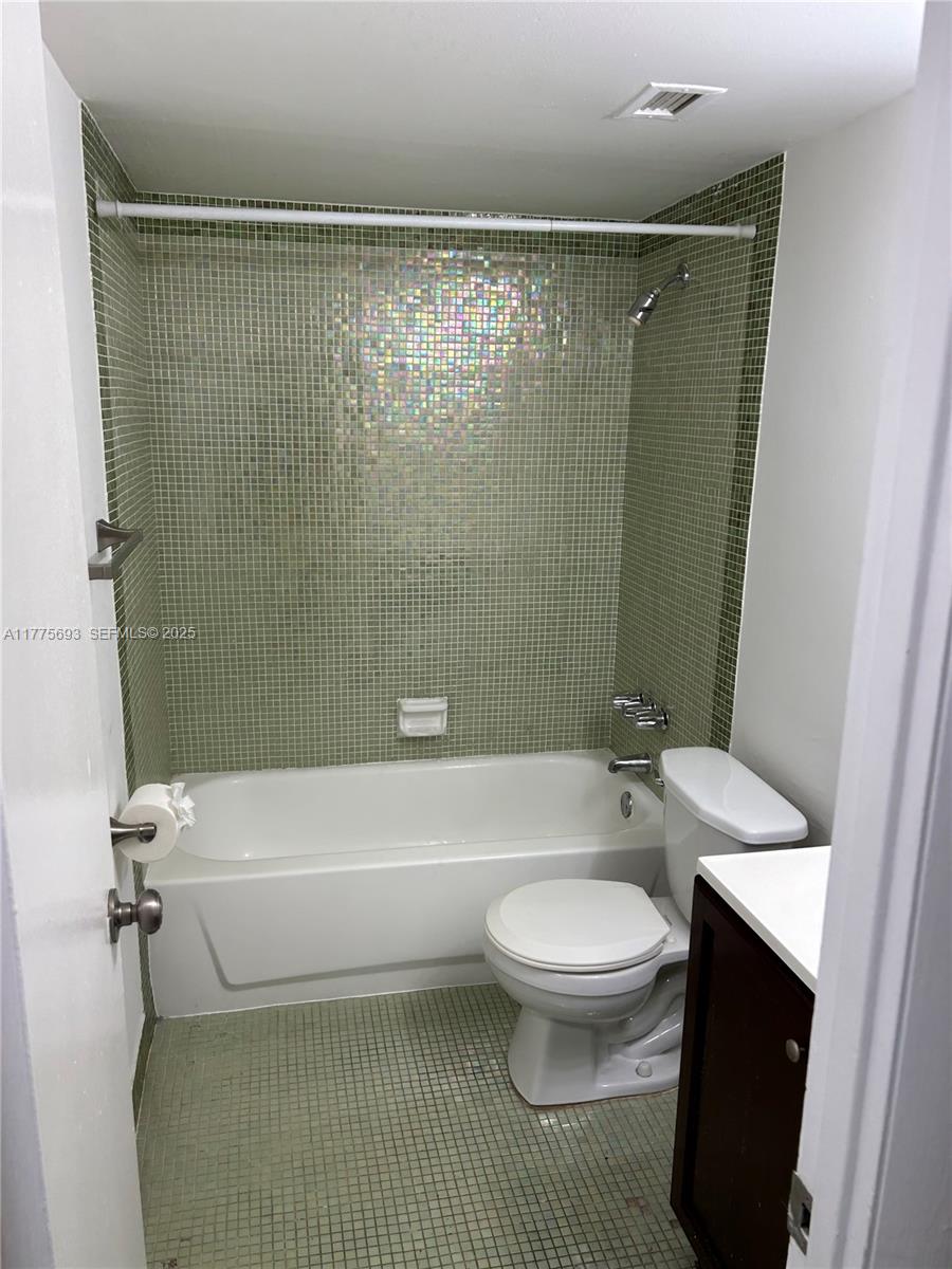 484 NW 165th St Road