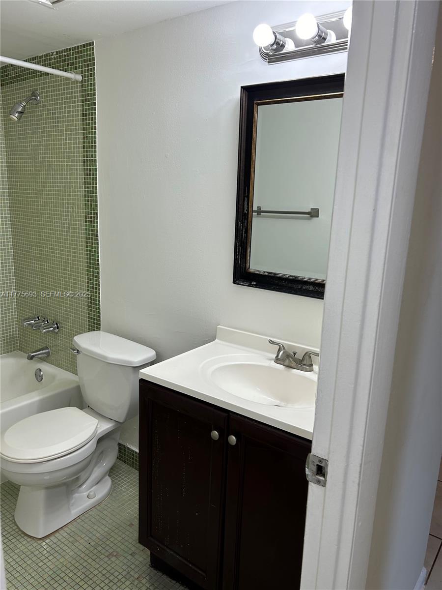 484 NW 165th St Road