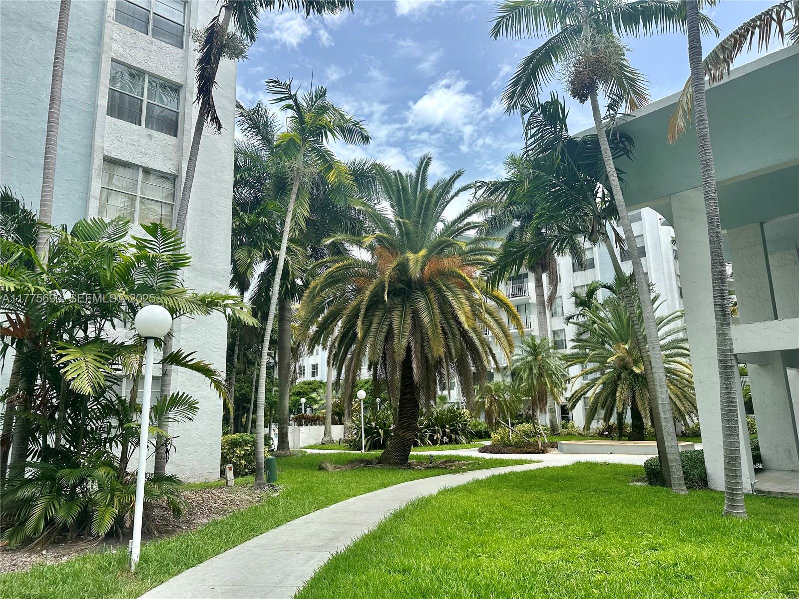 484 NW 165th St Road