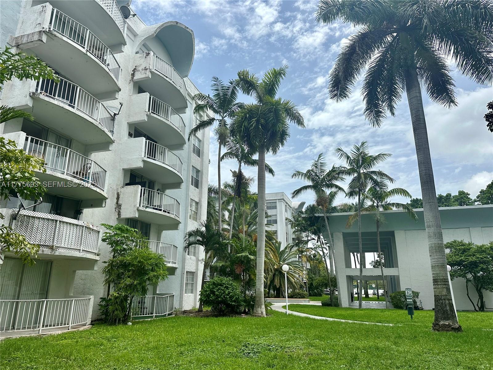 484 NW 165th St Road