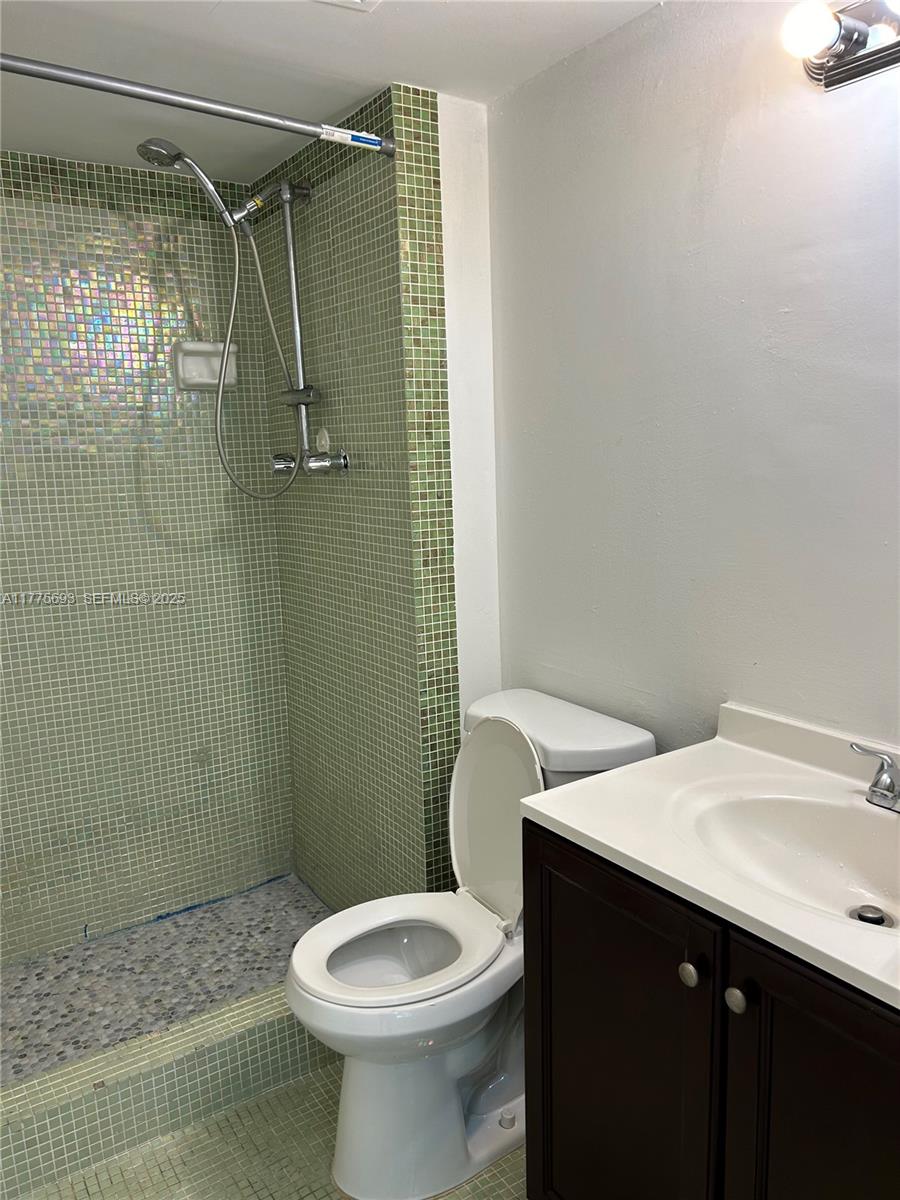 484 NW 165th St Road