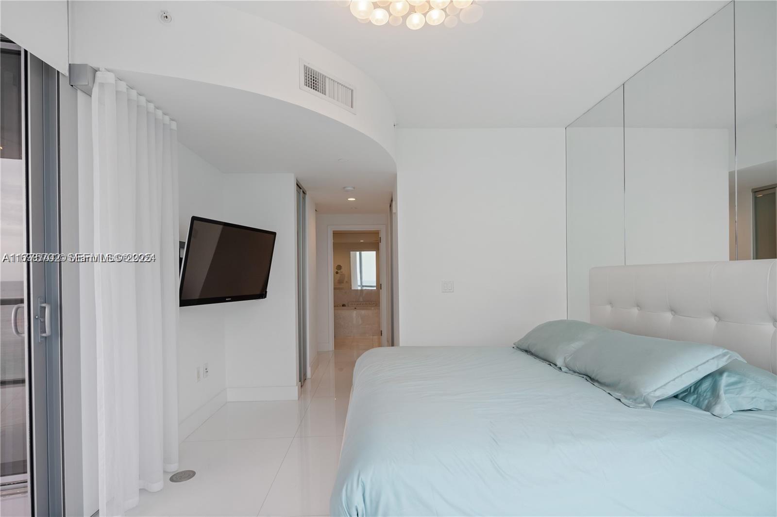 17121 Collins Avenue